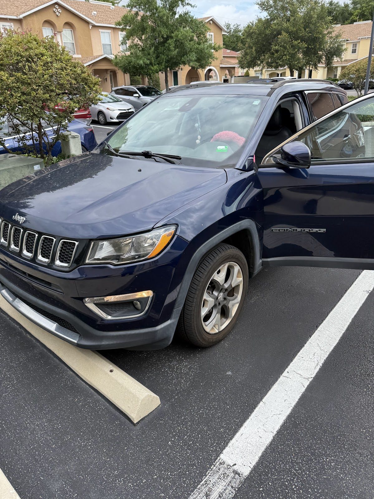 Mobile roadside assistance for a Jeep in a Pinellas County parking lot
